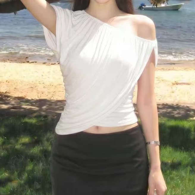 재고 있음 페이크 레이어드 비스듬한 어깨 펌프 Pleat 반팔 티셔츠 여성 여름 디자인 센스 몸매 가꾸기 품격 오프숄더 맨위 이미지 3