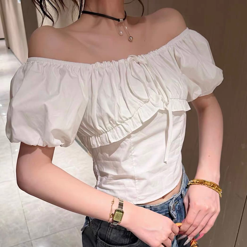 재고 있음 프랑스식 달콤함 프릴 오프숄더 거품 소매 여성 셔츠 여름 새로운 몸매 가꾸기 슬림해 보이는 쇼트 스타일 맨위
