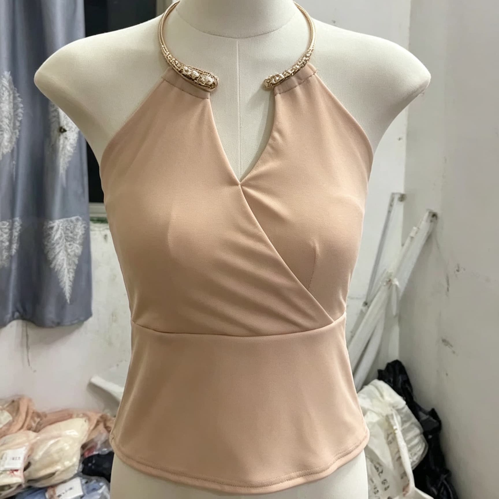 재고 있음 행침 목 V넥 오프숄더 조끼 여성 여름 고급 센스 로얄 자매 바람 몸매 가꾸기 민소매 품격 맨위 상세 이미지 2