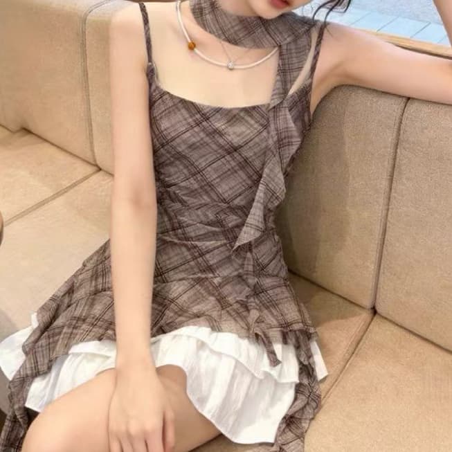 재고 있음 핫걸 불규칙 프릴 리본 체크무늬 캐미솔 여름 디자인 센스 주름 허리 수축 슬림해 보이는 맨위