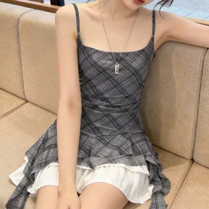 재고 있음 핫걸 불규칙 프릴 리본 체크무늬 캐미솔 여름 디자인 센스 주름 허리 수축 슬림해 보이는 맨위 상세 이미지 9
