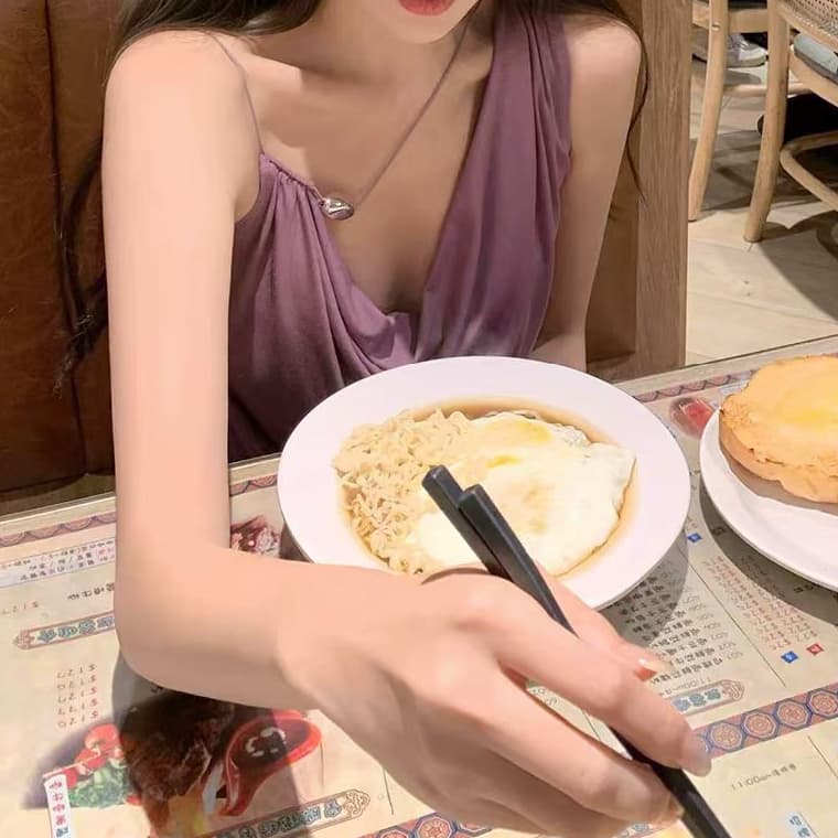 재고 있음 프랑스식 품격 흔들다 칼라 금속 장식 캐미솔 여름 새로운 슬림해 보이는 고유 한 Chic 맨위 트렌디 상세 이미지 6