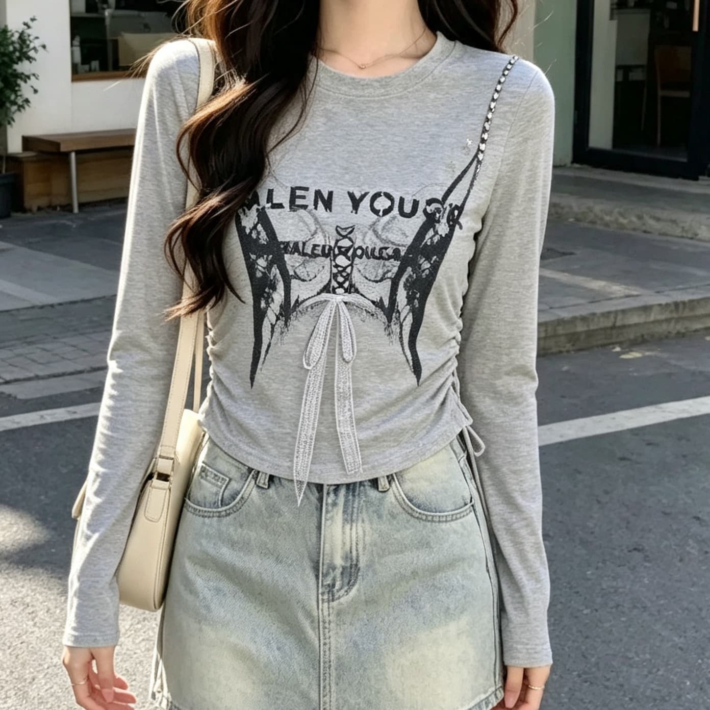 재고 있음 봄 가을 새로운 긴팔 유럽 역 프린트 알파벳 비즈 박기 티셔츠 다용도 라운드 넥 주름 허리 수축 맨위 여성 이미지 3