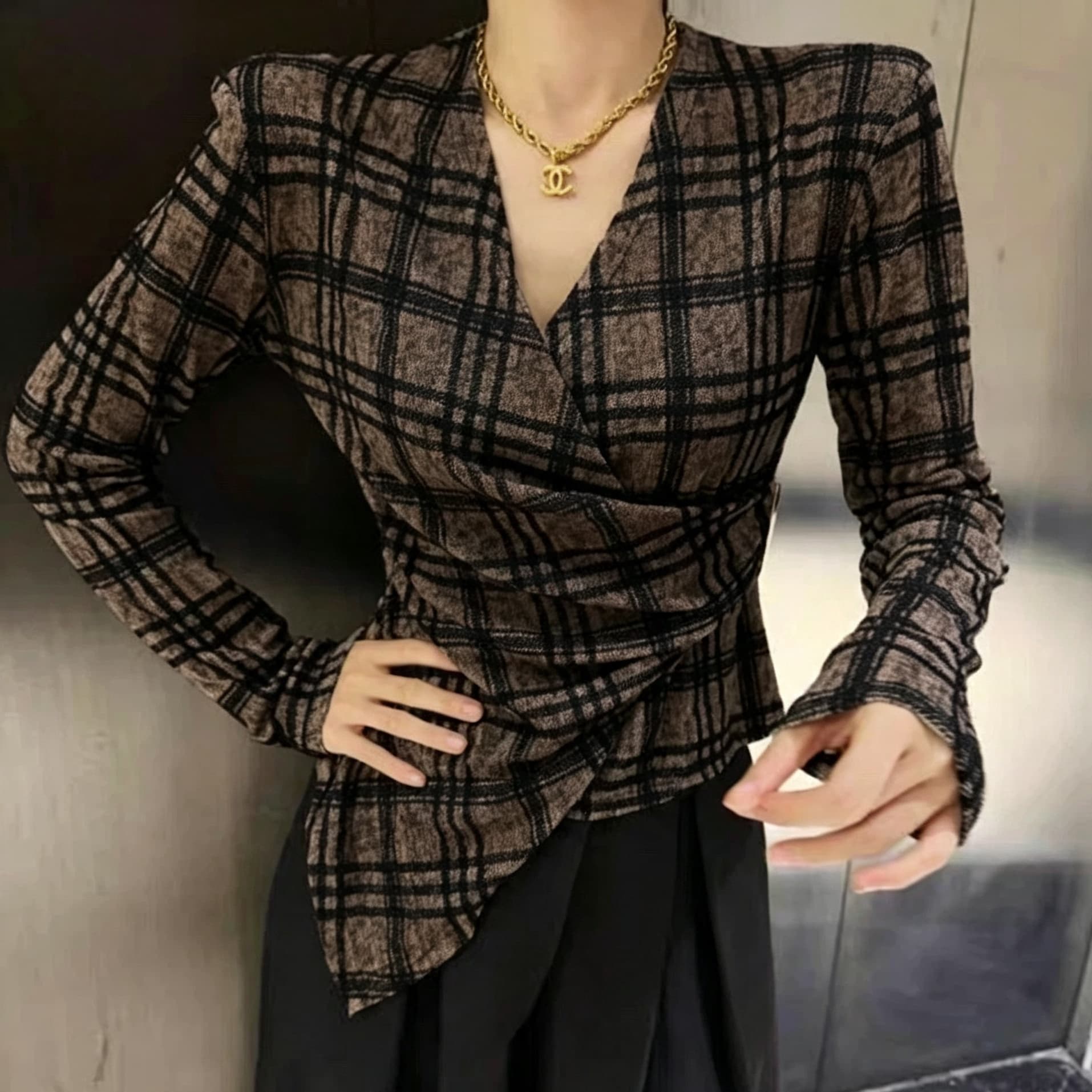 재고 있음 불규칙 체크무늬 긴팔 셔츠 봄 가을 고급 센스 허리 수축 V넥 기본 셔츠 인사이드 가져 가라. 티셔츠 Chic 맨위 이미지 4