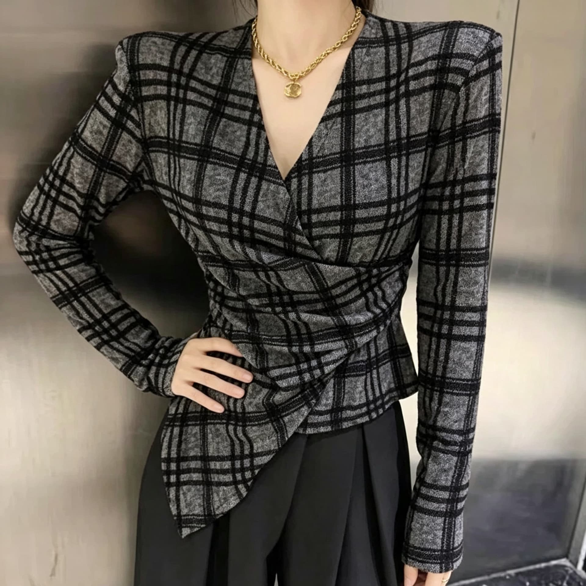 재고 있음 불규칙 체크무늬 긴팔 셔츠 봄 가을 고급 센스 허리 수축 V넥 기본 셔츠 인사이드 가져 가라. 티셔츠 Chic 맨위 상세 이미지 3