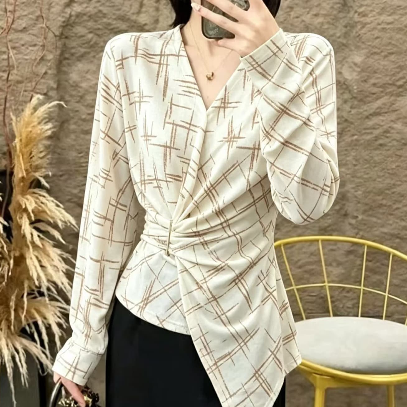 재고 있음 패션 V넥 측면 주름 장식 불규칙 허리 수축 긴팔 봄 가을 새로운 고급 센스 프랑스식 품격 맨위 여성 상세 이미지 3