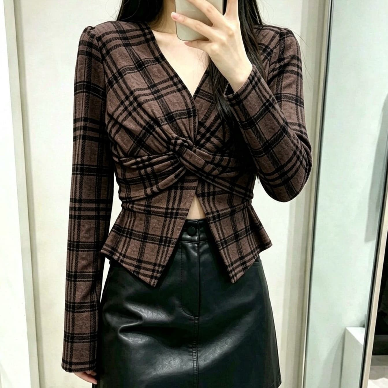 재고 있음 작은 키 불규칙 십자가 V넥 디자인 센스 몸매 가꾸기 체크무늬 식물 플러시 작은 셔츠 외국 가스 다용도 맨위 여성 이미지 3