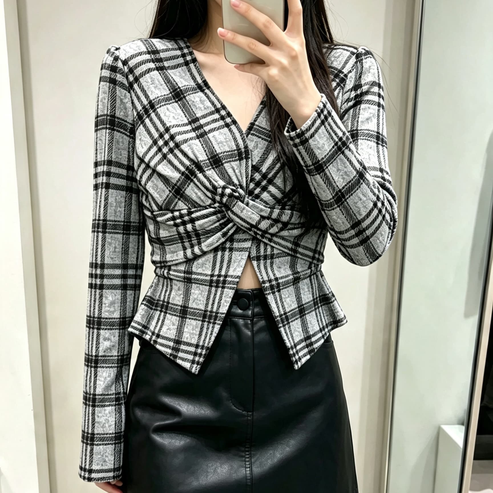 재고 있음 작은 키 불규칙 십자가 V넥 디자인 센스 몸매 가꾸기 체크무늬 식물 플러시 작은 셔츠 외국 가스 다용도 맨위 여성 상세 이미지 3