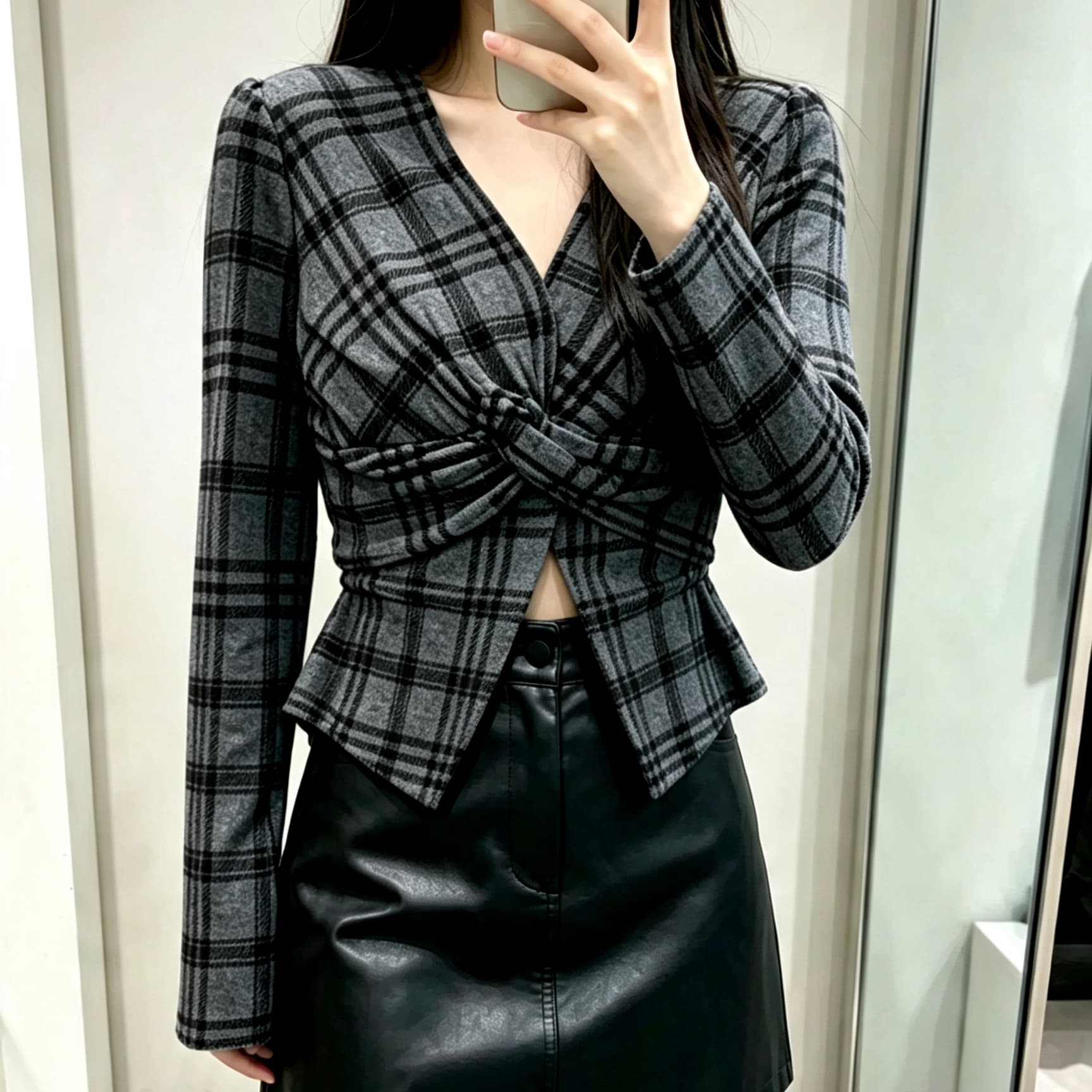 재고 있음 작은 키 불규칙 십자가 V넥 디자인 센스 몸매 가꾸기 체크무늬 식물 플러시 작은 셔츠 외국 가스 다용도 맨위 여성 상세 이미지 4