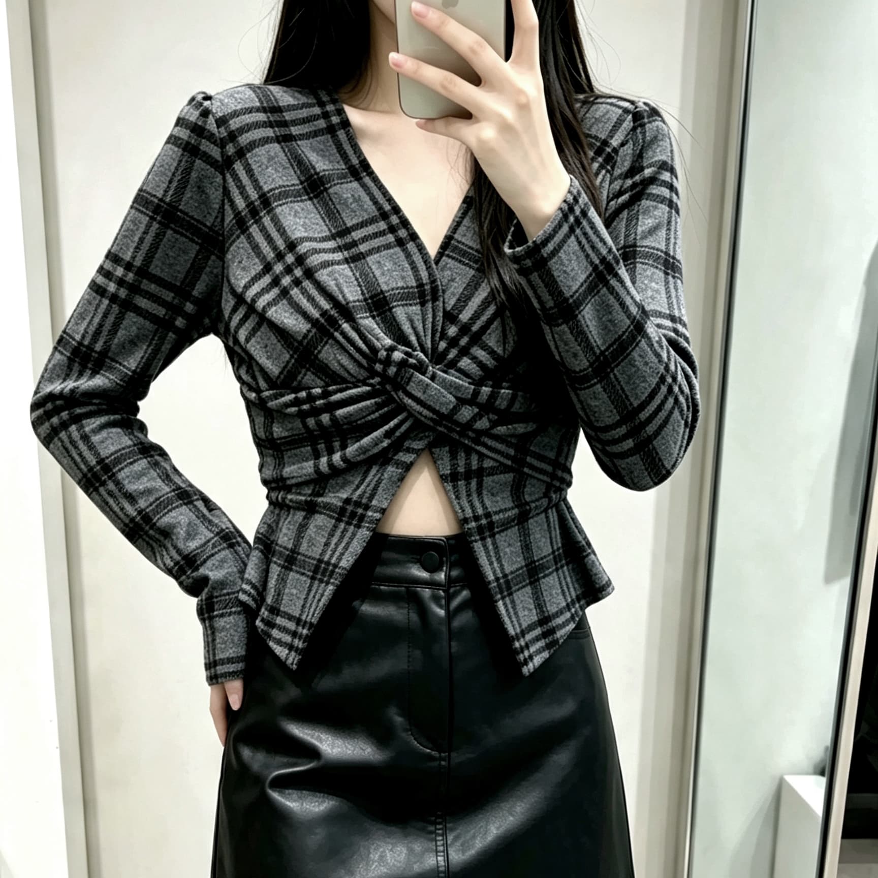 재고 있음 작은 키 불규칙 십자가 V넥 디자인 센스 몸매 가꾸기 체크무늬 식물 플러시 작은 셔츠 외국 가스 다용도 맨위 여성 상세 이미지 5