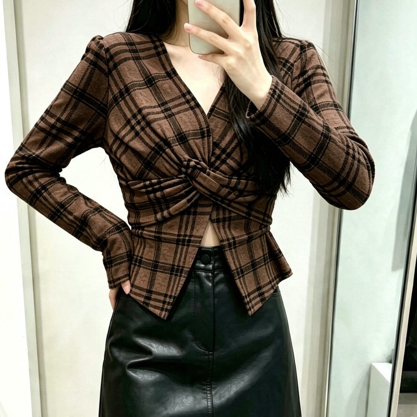 재고 있음 작은 키 불규칙 십자가 V넥 디자인 센스 몸매 가꾸기 체크무늬 식물 플러시 작은 셔츠 외국 가스 다용도 맨위 여성 상세 이미지 7