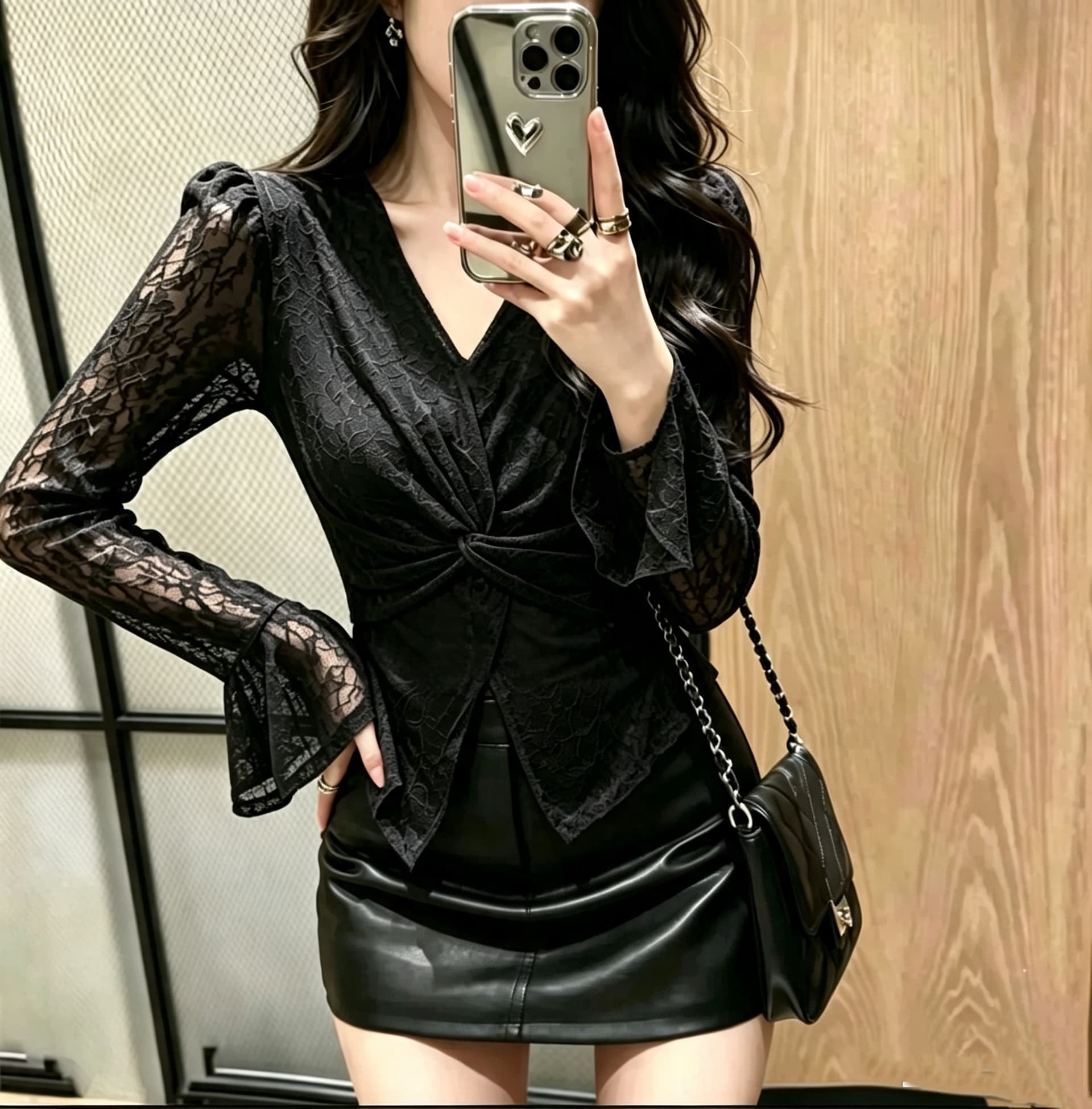 재고 있음 디자인 센스 V넥 레이스 셔츠 여성 몸매 가꾸기 슬림해 보이는 봄 가을 새로운 아름다운 외국 가스 비틀림 긴팔 기본 셔츠 상세 이미지 8