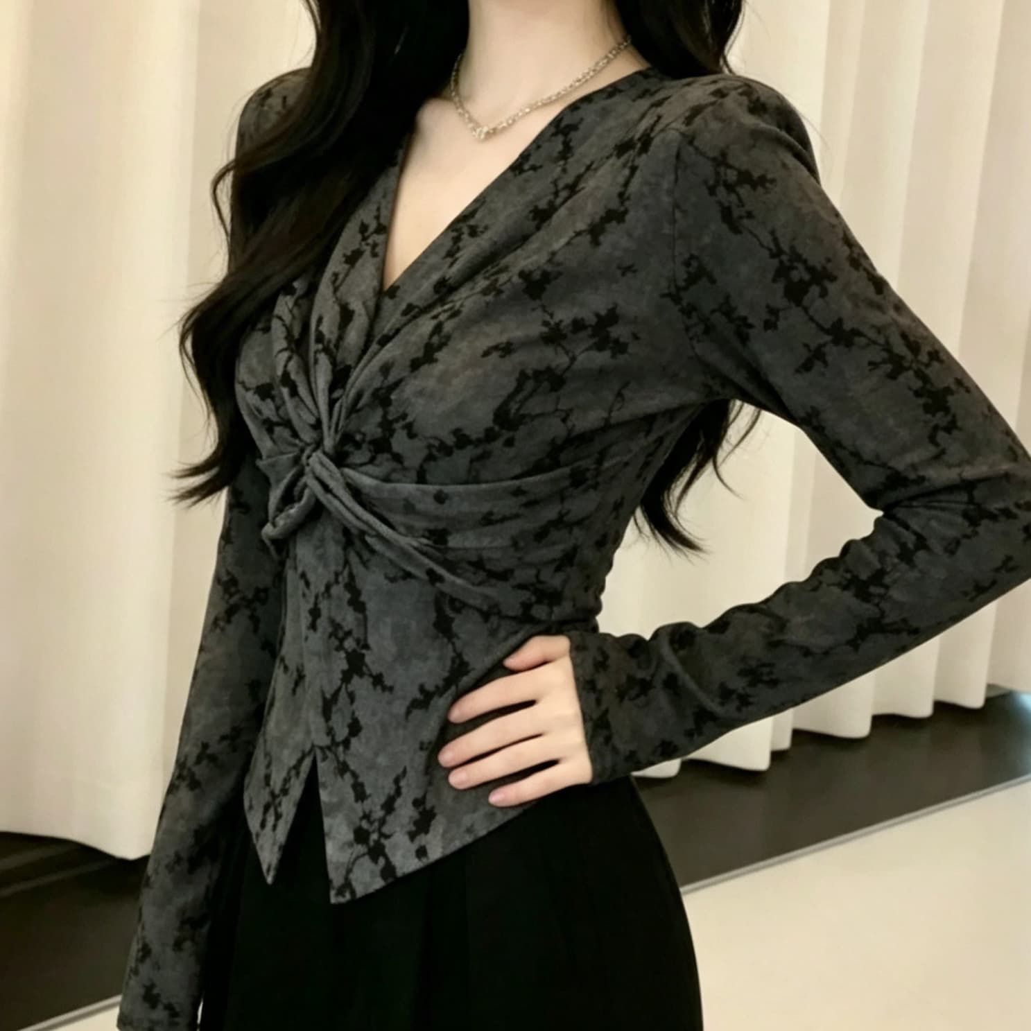 재고 있음 봄 가을 새로운 비틀림 셔츠 여성 긴 소매 만나는 작은 셔츠 식물 플러시 꽃무늬 불규칙 밑단 티셔츠 맨위 상세 이미지 6