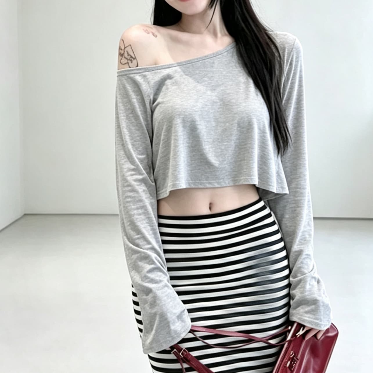 재고 있음 익스트림 제인 바람 단색 기초 비스듬한 어깨 긴팔 티셔츠 봄 가을 새로운 루즈핏 디자인 센스 슬림해 보이는 오프숄더 맨위 상세 이미지 5