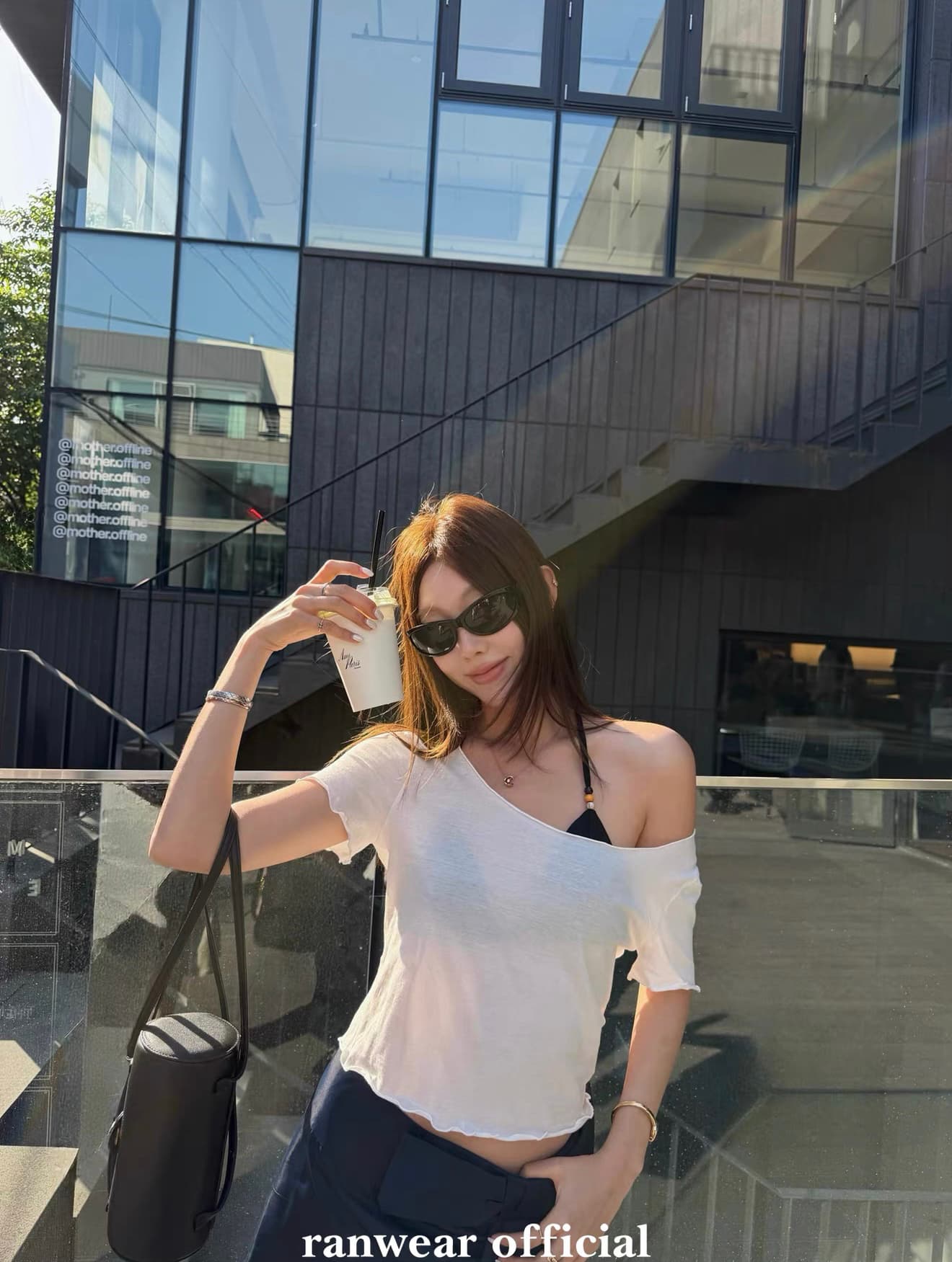 ranwear 프라임 연 셔츠 순면 느긋한 비스듬한 어깨 부드러운 찹쌀 편안함 티셔츠 슬림해 보이는 프릴 단색 반팔 상세 이미지 6
