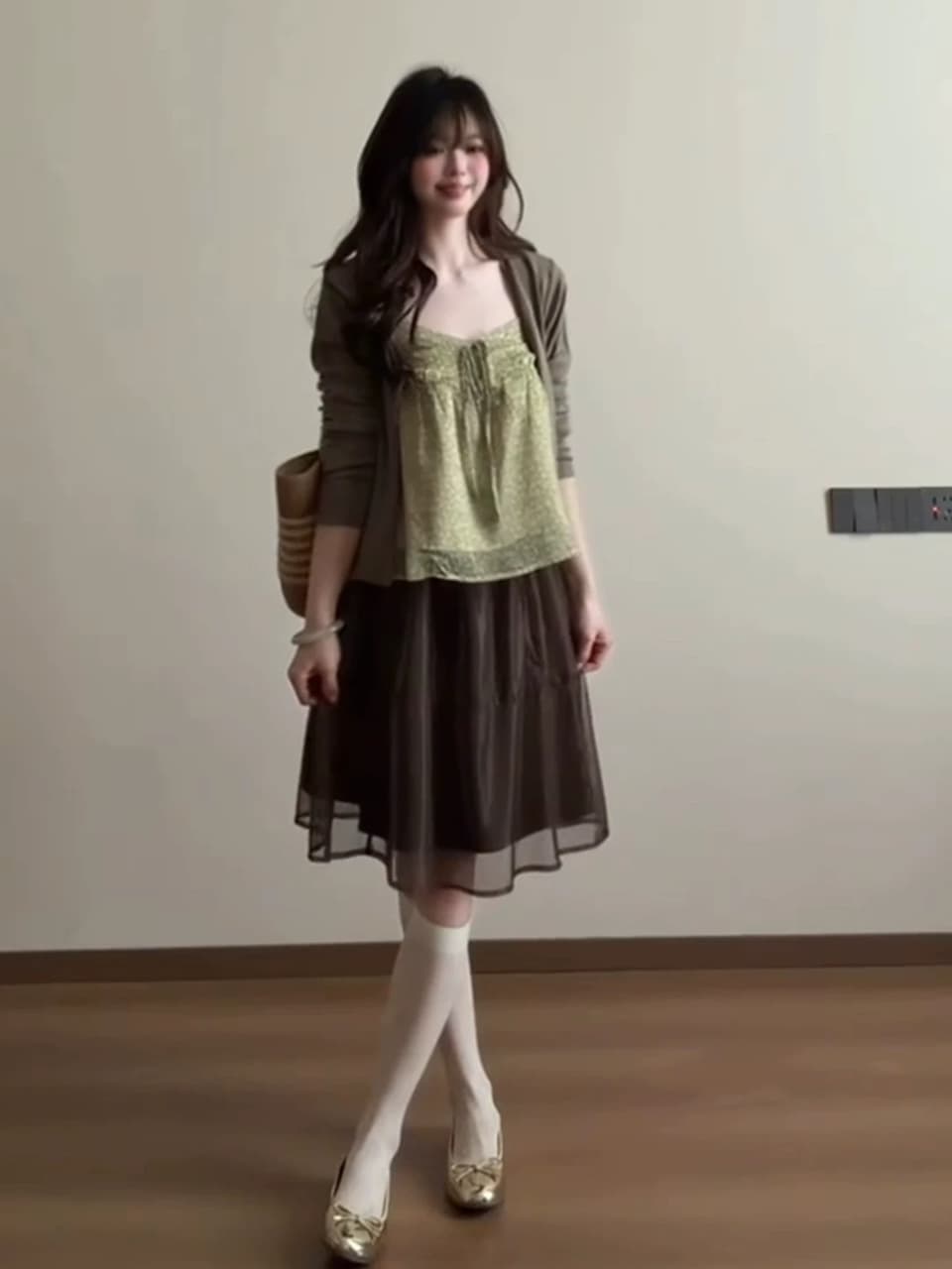 구멍 사실 귀 찮 나 센 부서 작은 청신 녹색 꽃무늬 캐미솔 여름 새로운 V넥 레이스업 민소매 맨위 상세 이미지 4