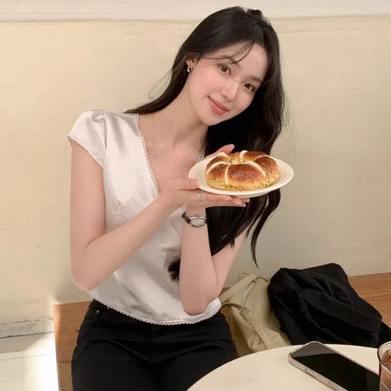 있음 창고 프랑스식 품격 우아함 레트로 미니멀리즘 V넥 일상 다용도 작은 셔츠 구슬 빛 센스 맨위 상세 이미지 1