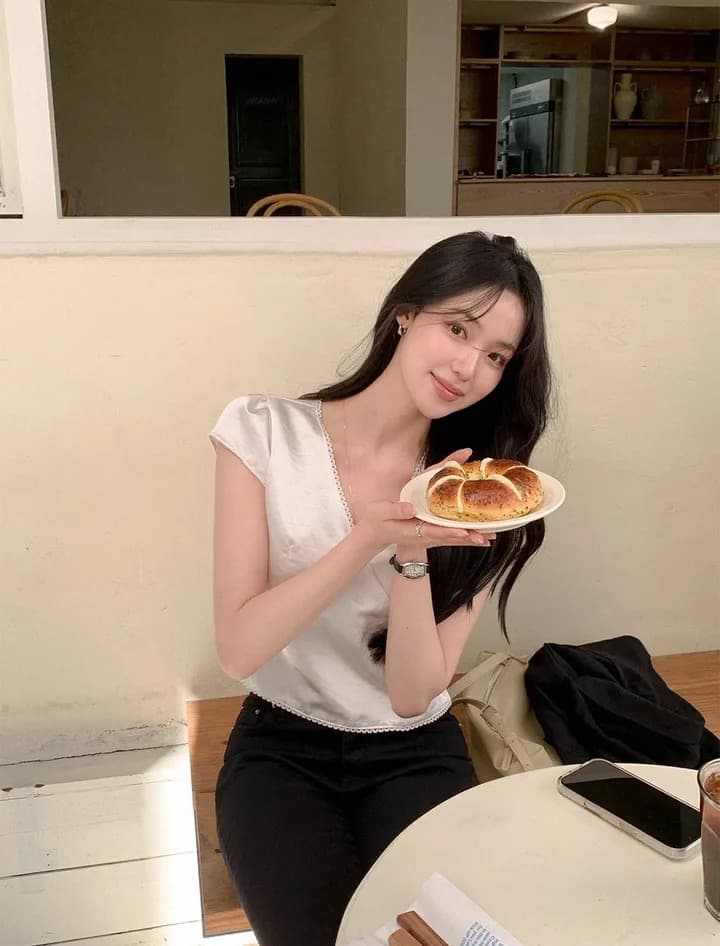 있음 창고 프랑스식 품격 우아함 레트로 미니멀리즘 V넥 일상 다용도 작은 셔츠 구슬 빛 센스 맨위 상세 이미지 10