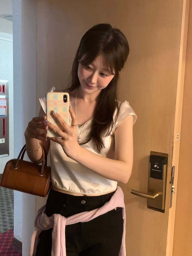 재고 있음 한 부서 품격 새틴 V넥 십자가 맨위 레이스 레이스 쇼트 스타일 슬림해 보이는 작은 셔츠 상세 이미지 7