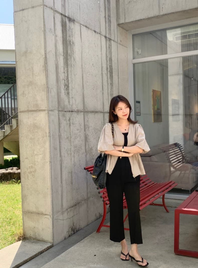 새로운 미니멀리즘 단색 문예 거품 소매 장난기 넘치는 작은 셔츠 V넥 허리 수축 레이스업 셔츠 상세 이미지 3