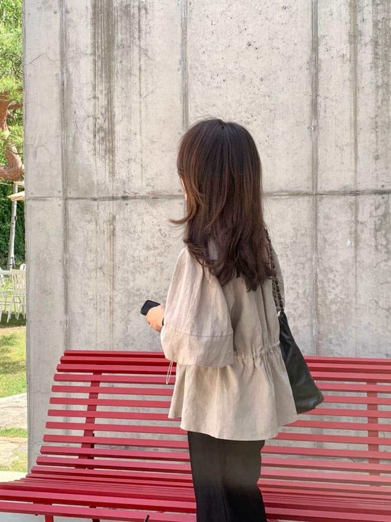 새로운 미니멀리즘 단색 문예 거품 소매 장난기 넘치는 작은 셔츠 V넥 허리 수축 레이스업 셔츠 상세 이미지 5