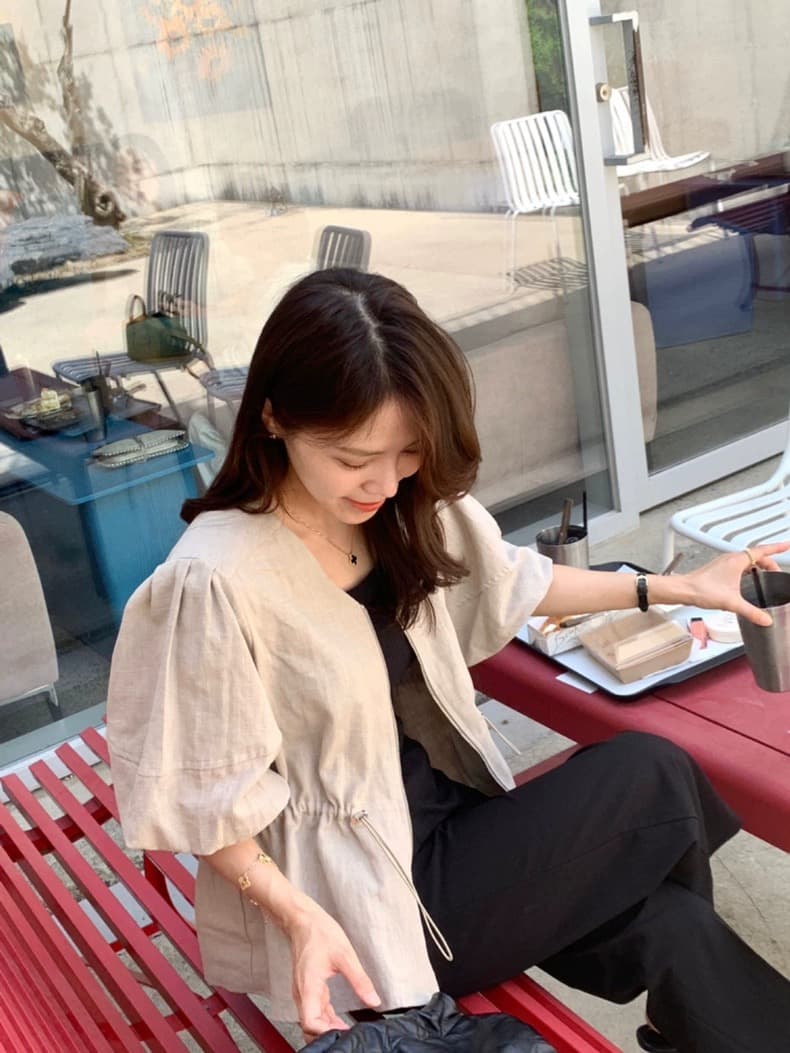 새로운 미니멀리즘 단색 문예 거품 소매 장난기 넘치는 작은 셔츠 V넥 허리 수축 레이스업 셔츠 상세 이미지 8