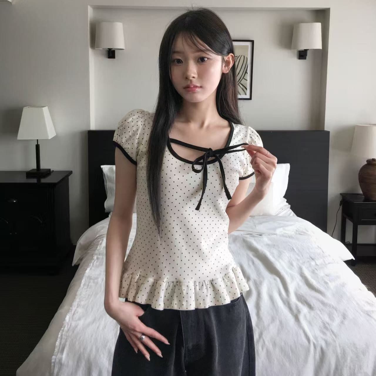크기 있음 업데이트 한국 달콤함 작은 대중 디자인 센스 반팔 여성 여름 몸매 가꾸기 슬림해 보이는 다용도 스트랩 티셔츠 맨위 상세 이미지 17