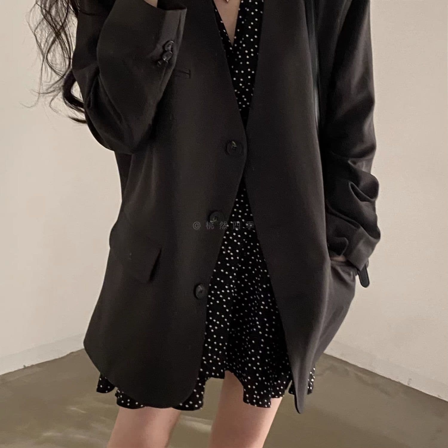 프랑스식 레트로 도트 무늬 작은 검은 드레스 하나 슬라이스 V넥 드레스 그는 벤 바람 부서 벨트 작은 키 허리 수축 치마