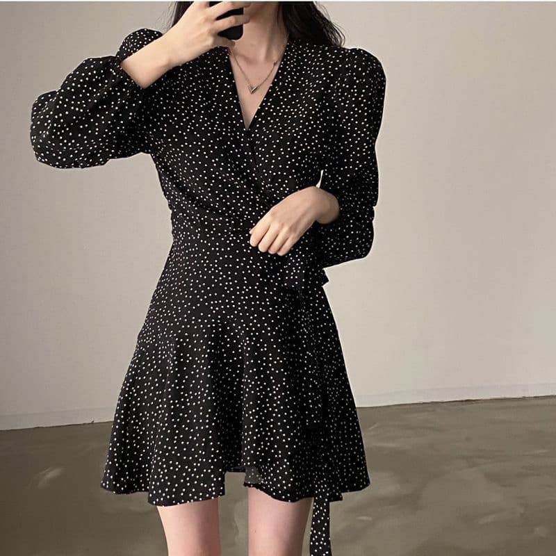 프랑스식 레트로 도트 무늬 작은 검은 드레스 하나 슬라이스 V넥 드레스 그는 벤 바람 부서 벨트 작은 키 허리 수축 치마 상세 이미지 5