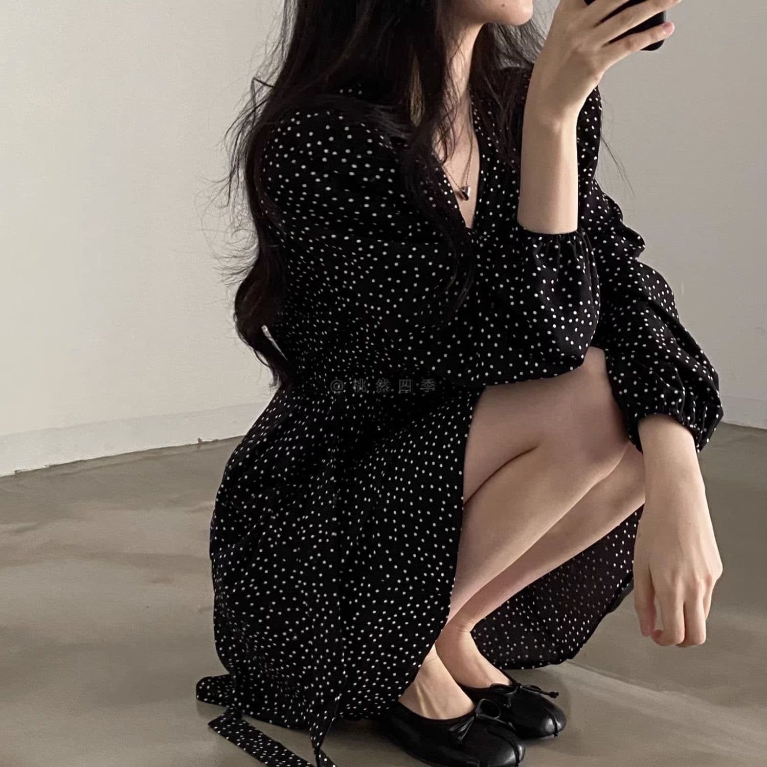 프랑스식 레트로 도트 무늬 작은 검은 드레스 하나 슬라이스 V넥 드레스 그는 벤 바람 부서 벨트 작은 키 허리 수축 치마 상세 이미지 12