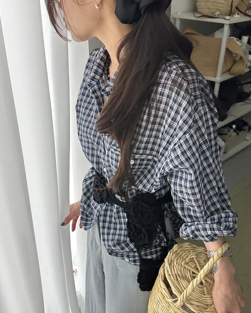 재고 있음 레트로 느긋한 바람 품격 폴로 칼라 싱글 주머니 디자인 루즈핏 슬림해 보이는 체크무늬 긴팔 셔츠 둘 색상 상세 이미지 7
