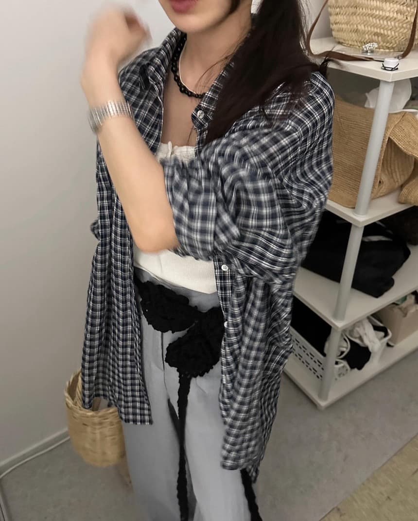 재고 있음 레트로 느긋한 바람 품격 폴로 칼라 싱글 주머니 디자인 루즈핏 슬림해 보이는 체크무늬 긴팔 셔츠 둘 색상 상세 이미지 8