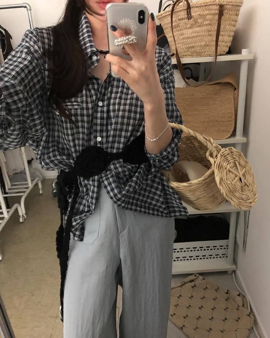 재고 있음 레트로 느긋한 바람 품격 폴로 칼라 싱글 주머니 디자인 루즈핏 슬림해 보이는 체크무늬 긴팔 셔츠 둘 색상 상세 이미지 15