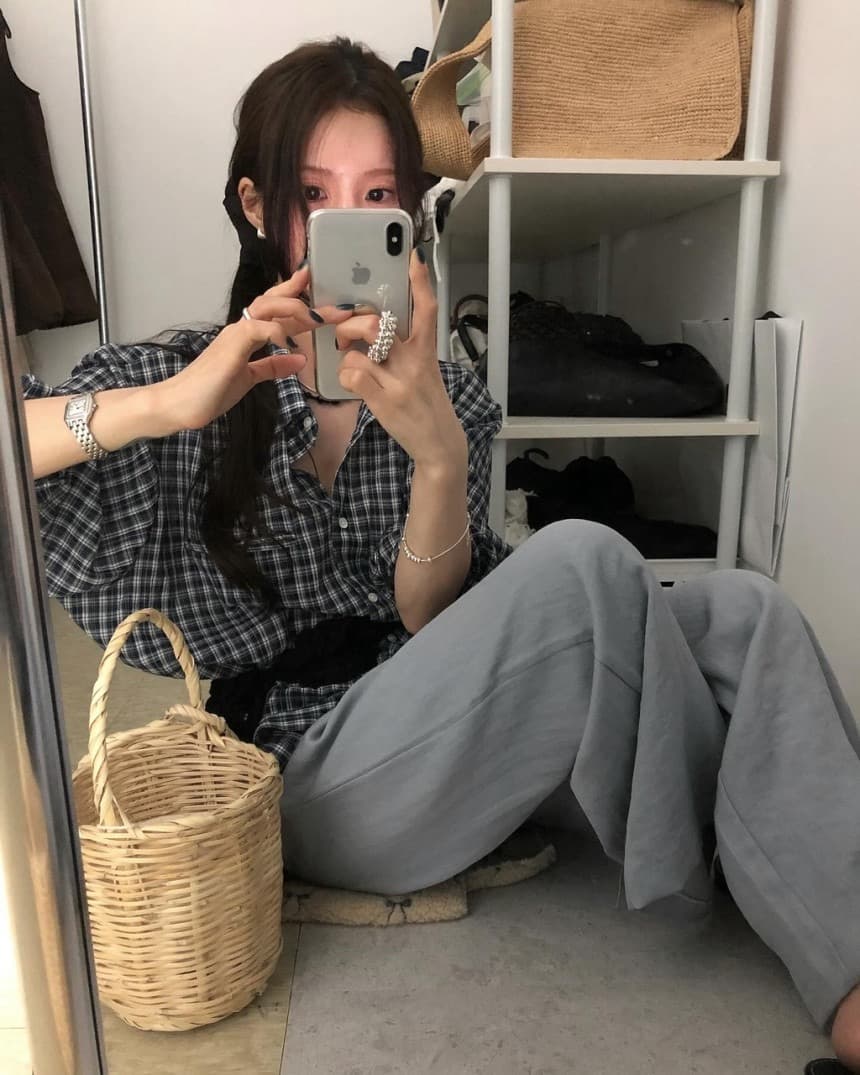재고 있음 레트로 느긋한 바람 품격 폴로 칼라 싱글 주머니 디자인 루즈핏 슬림해 보이는 체크무늬 긴팔 셔츠 둘 색상 상세 이미지 18