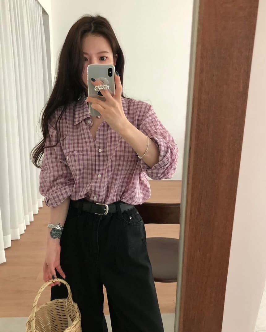재고 있음 레트로 느긋한 바람 품격 폴로 칼라 싱글 주머니 디자인 루즈핏 슬림해 보이는 체크무늬 긴팔 셔츠 둘 색상 상세 이미지 25