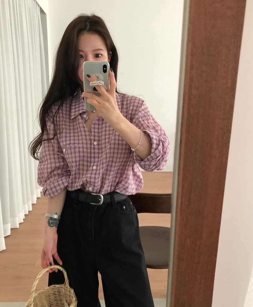 재고 있음 레트로 느긋한 바람 품격 폴로 칼라 싱글 주머니 디자인 루즈핏 슬림해 보이는 체크무늬 긴팔 셔츠 둘 색상 상세 이미지 36