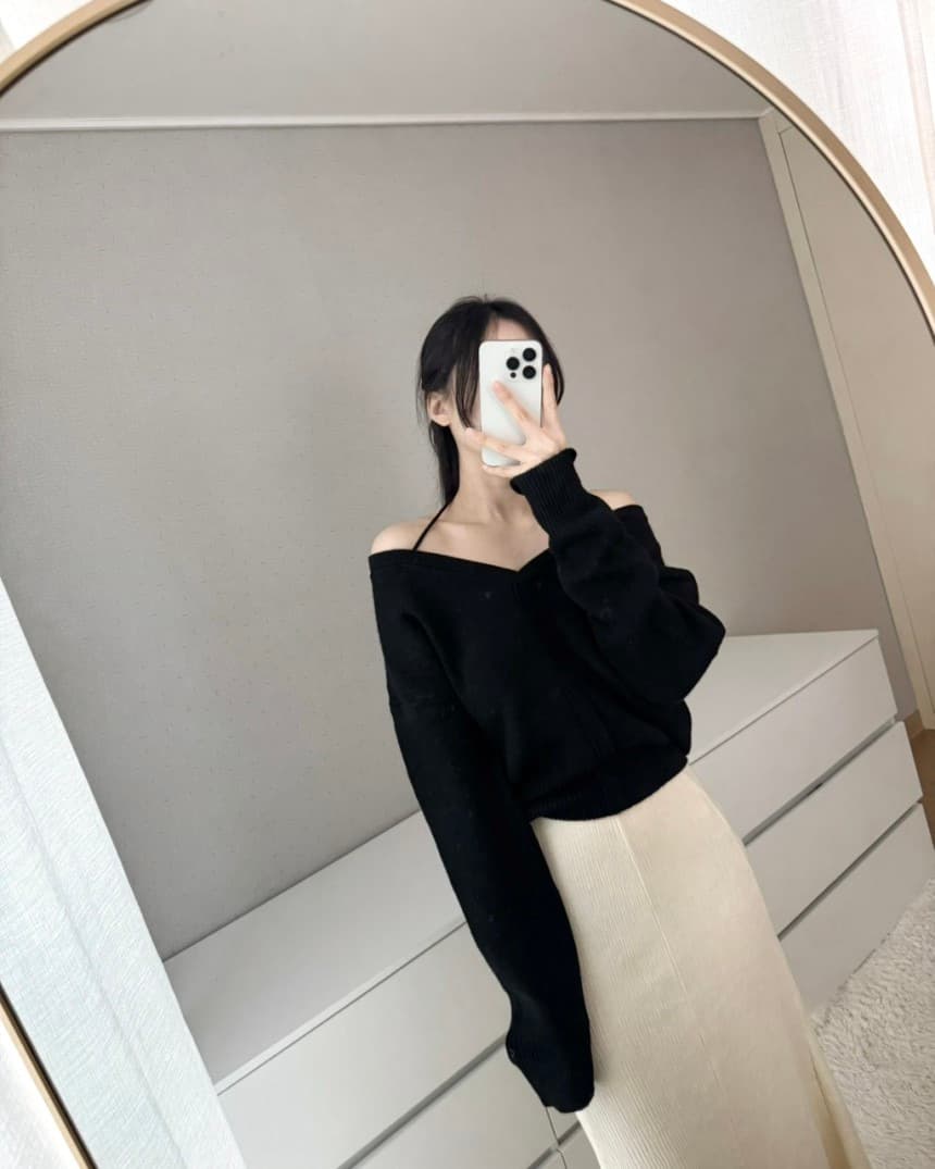 가을 새로운 chic 한국 작은 대중 디자인 센스 미니멀리즘 V넥 빛 요리 한 다용도 행침 목 둘 착용 오프숄더 니트 스웨터 여성 상세 이미지 4