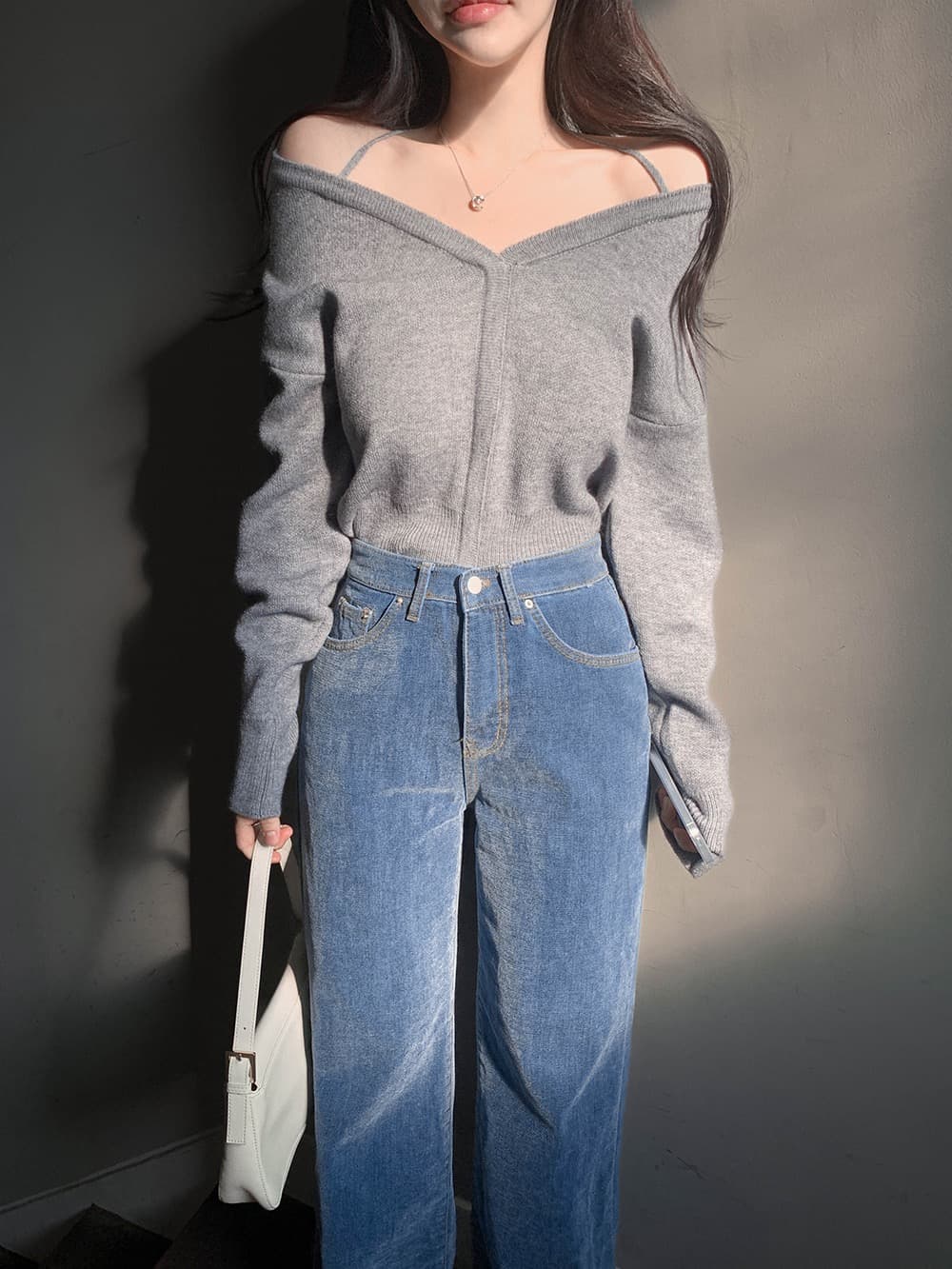 가을 새로운 chic 한국 작은 대중 디자인 센스 미니멀리즘 V넥 빛 요리 한 다용도 행침 목 둘 착용 오프숄더 니트 스웨터 여성 상세 이미지 9