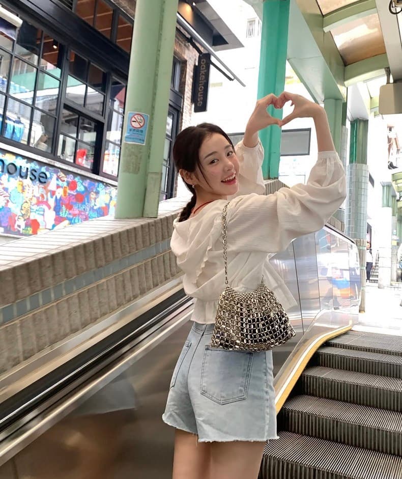 한국어 레이스 레이스 후드 부서 버클 셔츠 펀치 Chic 명중 Pleat 레이스업 긴팔 순면 여성 셔츠 상세 이미지 4