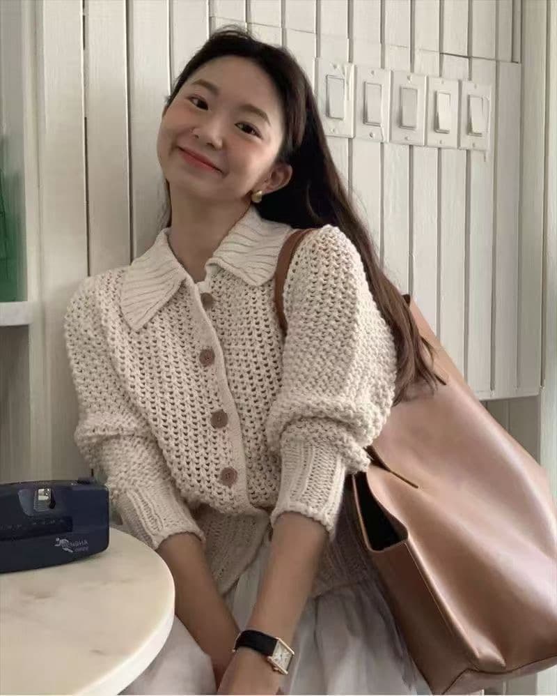 재고 있음 한국 ins 디자이너 단색 홀로우 아웃 폴로 칼라 니트 짧은 외투 상세 이미지 5