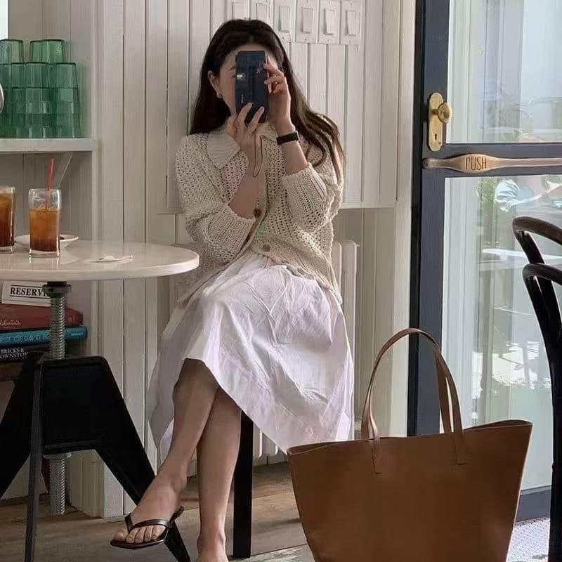 재고 있음 한국 ins 디자이너 단색 홀로우 아웃 폴로 칼라 니트 짧은 외투 상세 이미지 8