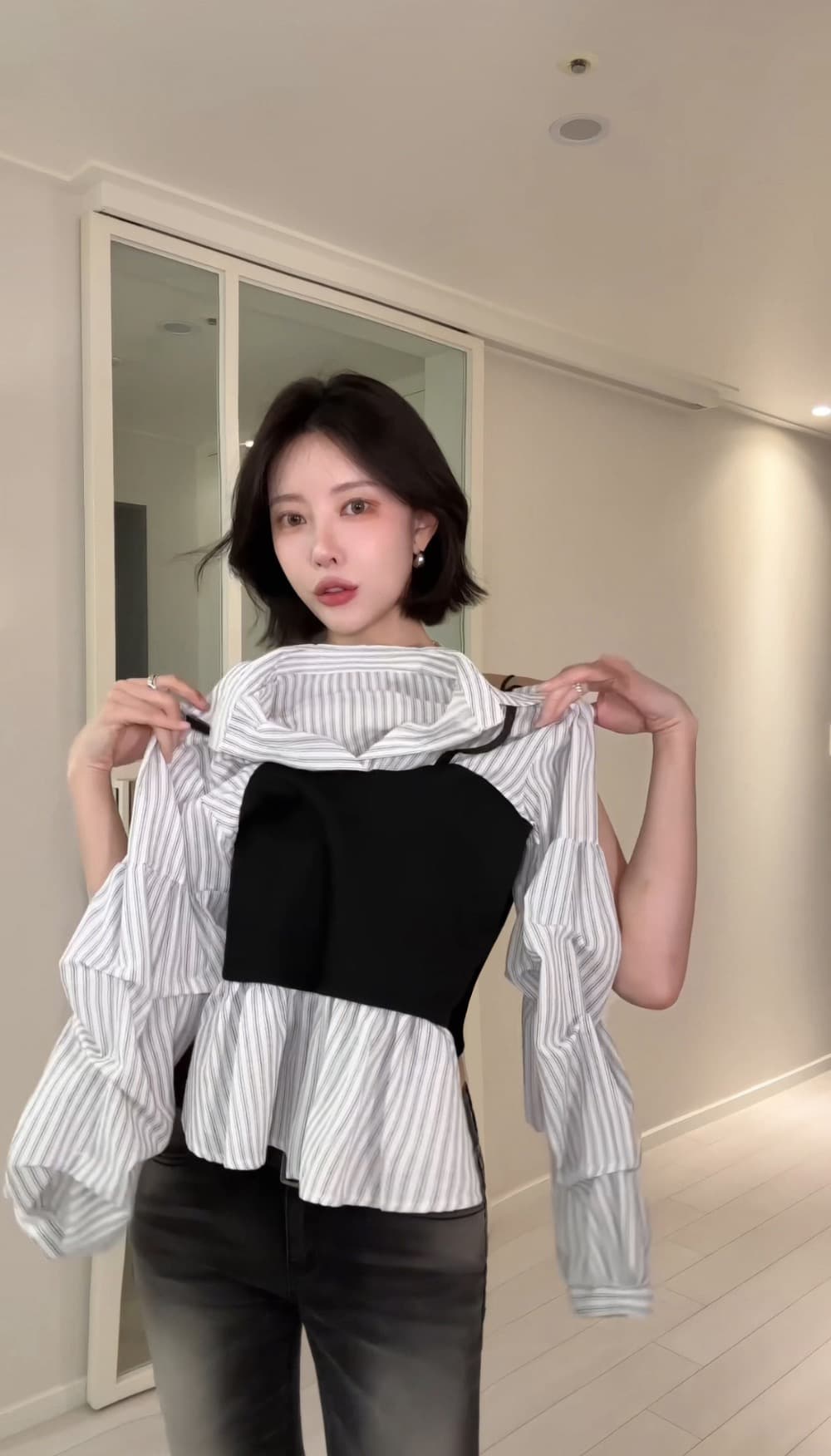 봄 새로운 한 부서 스트라이프 허리 수축 슬림해 보이는 페이크 레이어드 패치워크 여성 셔츠 말뚝 더미 소매 디자인 센스 맨위 여성 상세 이미지 11