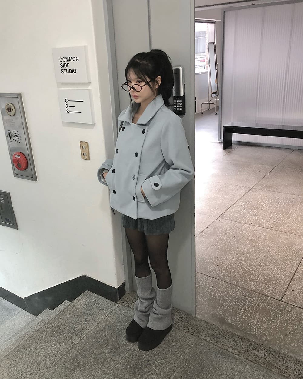 재고 있음 한 부서 가을 겨울 새로운 레트로 다용도 학원 스타일 폴로 칼라 이중 버튼 솜을 넣은 짧은 머리 여성 코트 상세 이미지 21