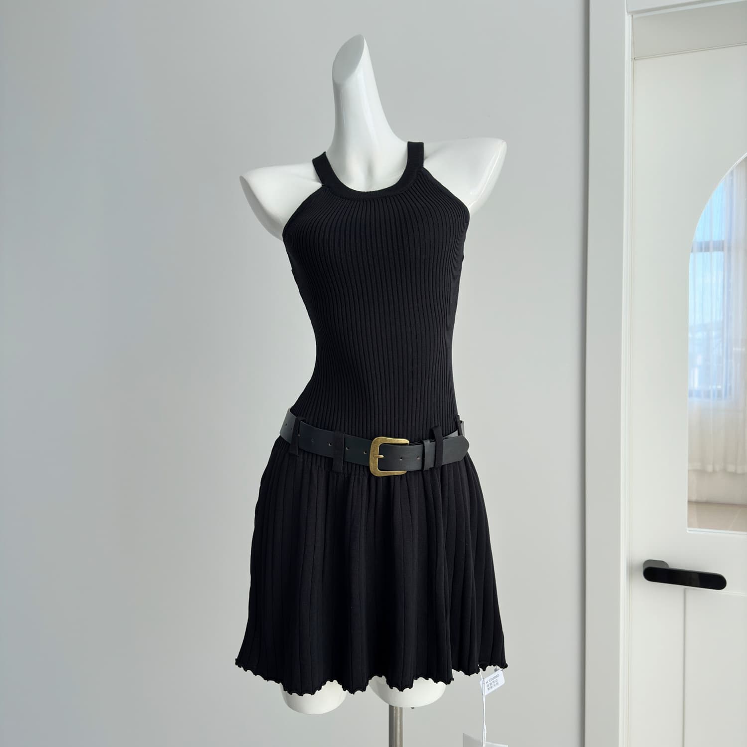 okmashop 화이트 제직 조용한 시리아 니트 행침 목 여성 드레스 여름 섹시함 오프숄더 플리츠 스커트 허리 수축 치마 이미지 3