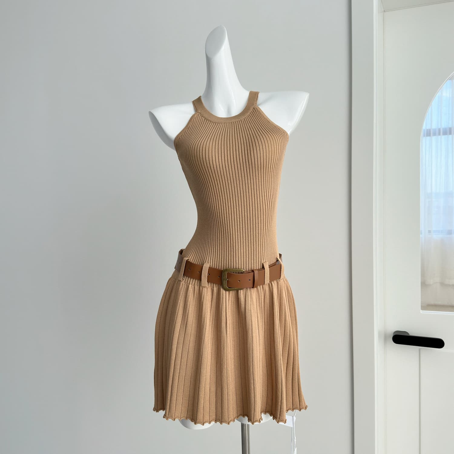 okmashop 화이트 제직 조용한 시리아 니트 행침 목 여성 드레스 여름 섹시함 오프숄더 플리츠 스커트 허리 수축 치마 상세 이미지 10