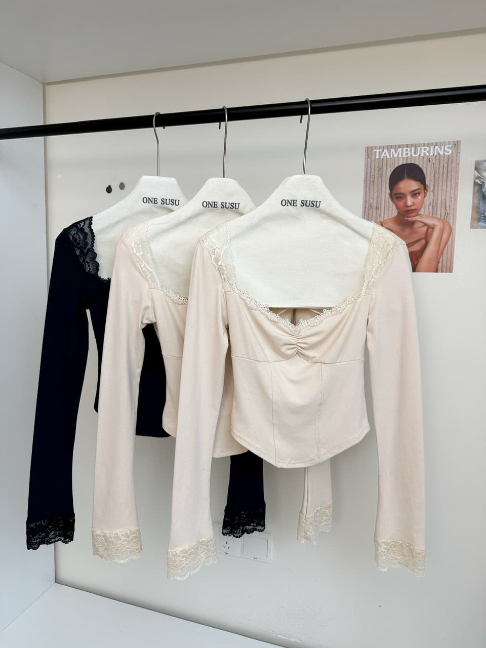 jayky yang 뒤로보기 뮤즈 작은 V넥 레이스 레이스 기본 셔츠 펌프 Pleat 디자인 센스 다용도 맨위 상세 이미지 9