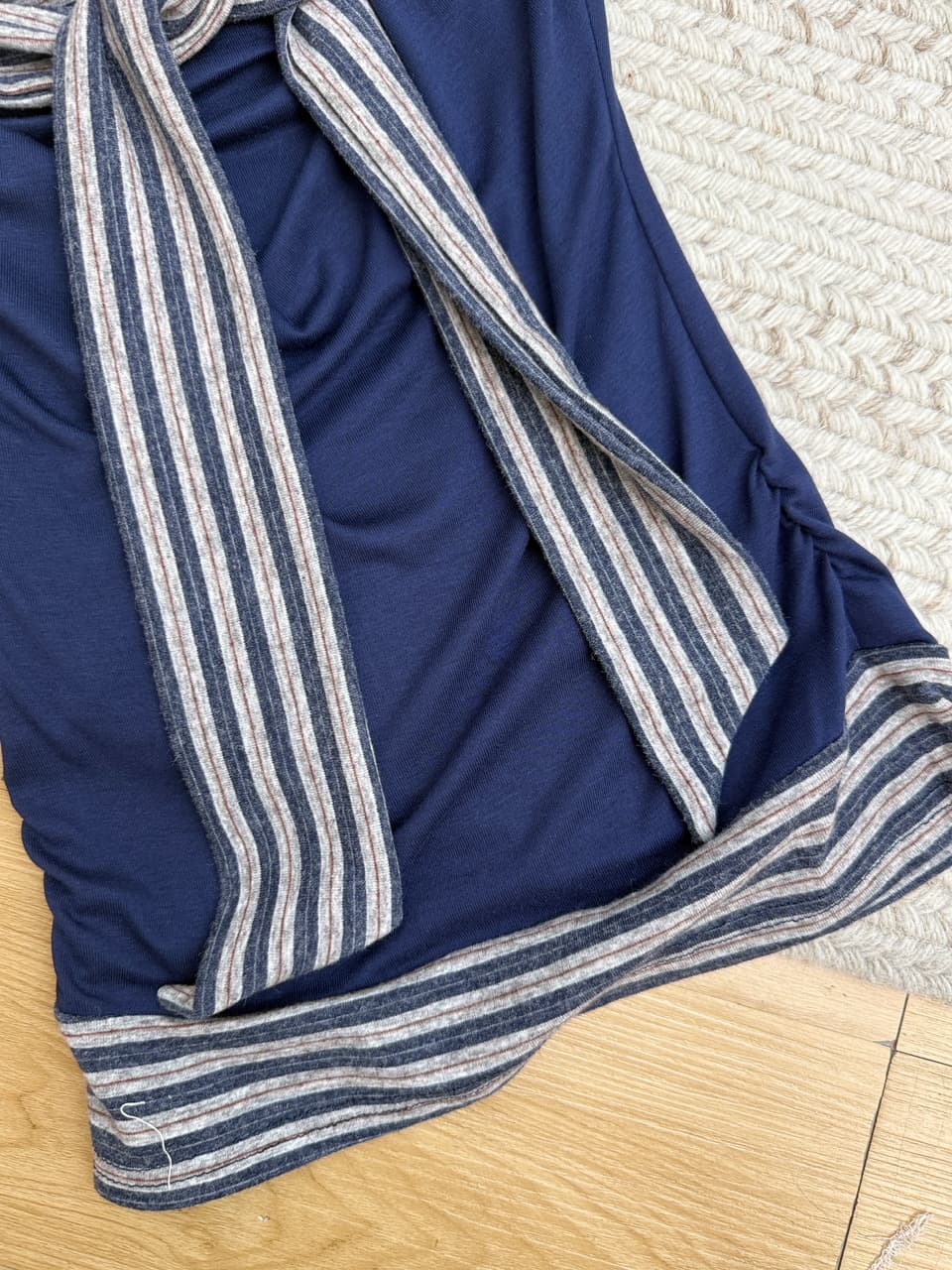 대 말더듬기 다우 시시 빛 틈 블루 레트로 학원 스타일 나비 레이스업 맨위 여름 허리 측면 펌프 Pleat 티셔츠 상세 이미지 12