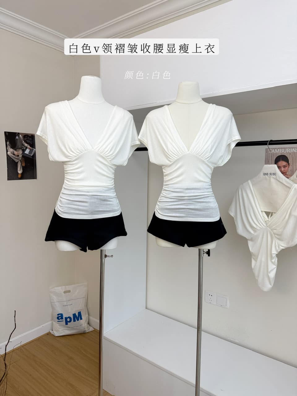 8uioio 한국 유럽 니켈 화이트 V넥 주름 반팔 티셔츠 여성 2026 여름 새로운 허리 수축 슬림해 보이는 맨위 상세 이미지 2