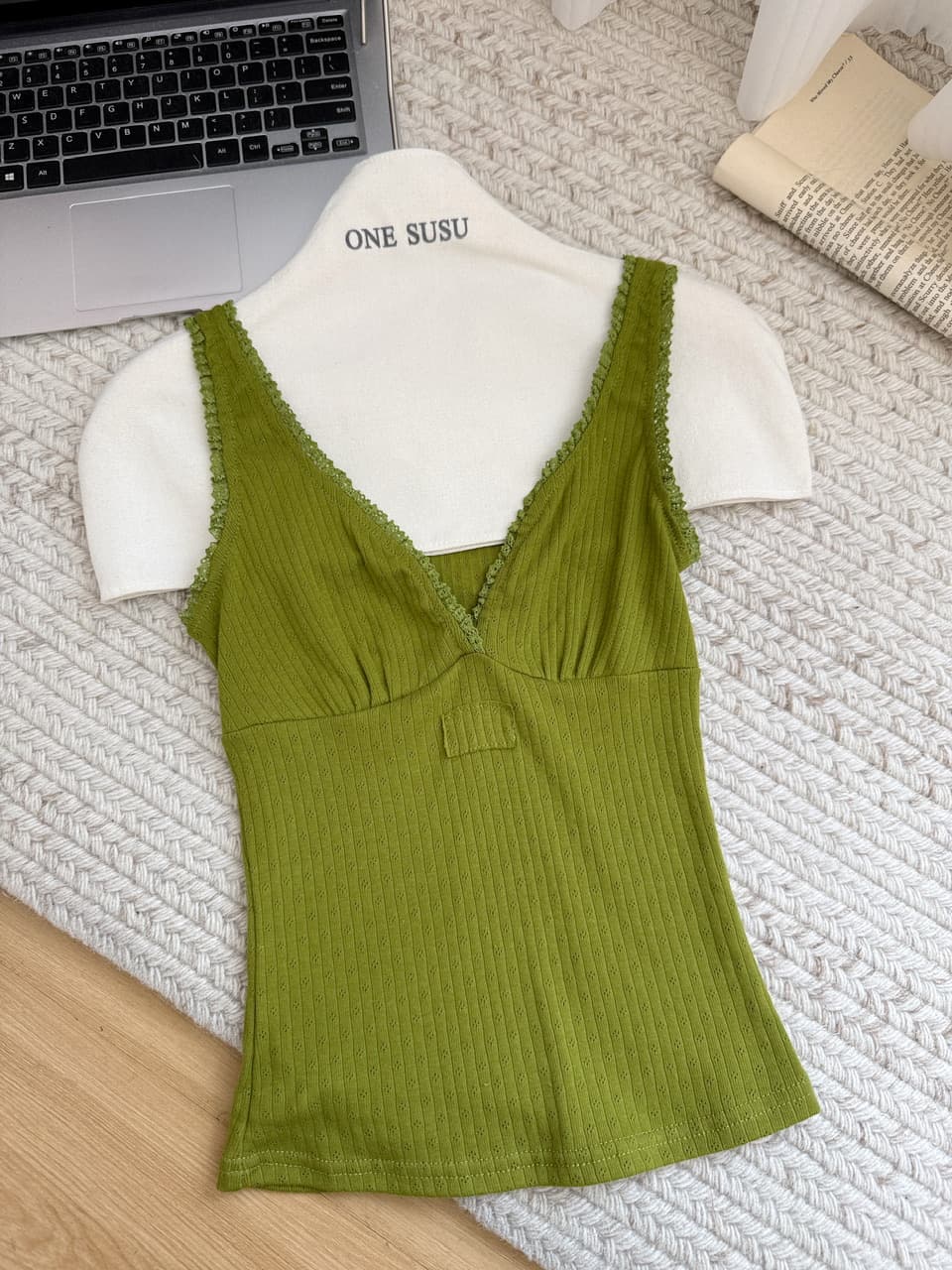 jmshop miu 부서 교과서 자카드 구덩이 기사 V넥 니트 미니 스커트 여성 순수한 욕망 섹시함 레이스 캐미솔 상세 이미지 16