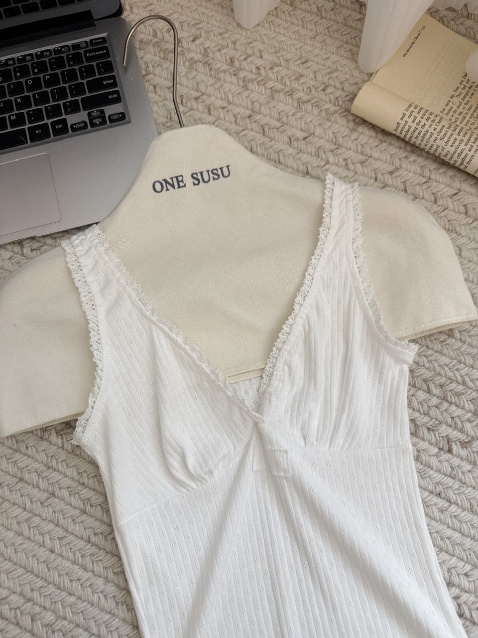 jmshop miu 부서 교과서 자카드 구덩이 기사 V넥 니트 미니 스커트 여성 순수한 욕망 섹시함 레이스 캐미솔 상세 이미지 20